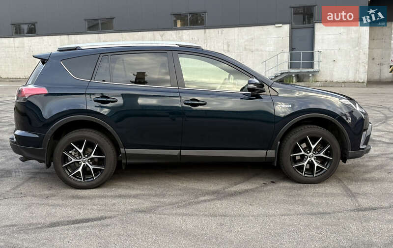 Внедорожник / Кроссовер Toyota RAV4 2017 в Киеве