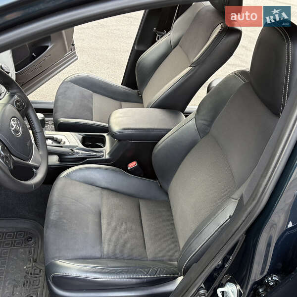 Внедорожник / Кроссовер Toyota RAV4 2017 в Киеве