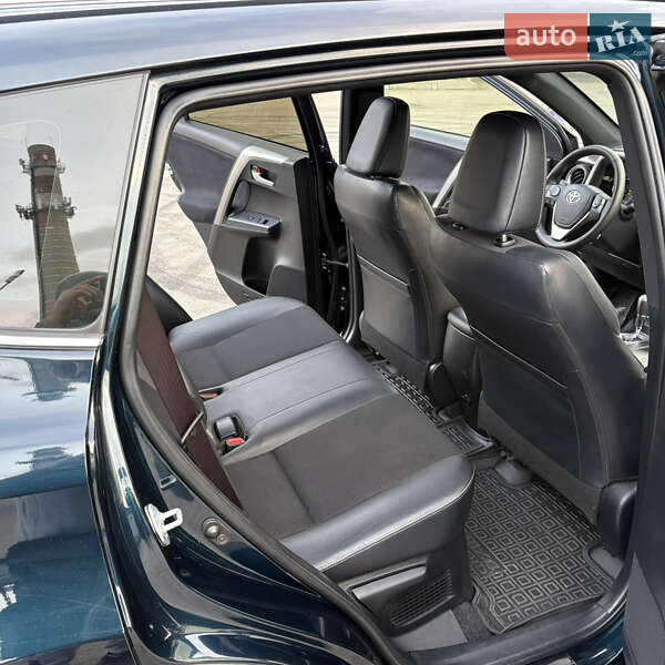 Внедорожник / Кроссовер Toyota RAV4 2017 в Киеве