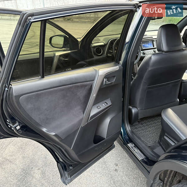 Внедорожник / Кроссовер Toyota RAV4 2017 в Киеве