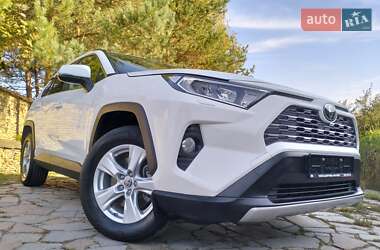 Внедорожник / Кроссовер Toyota RAV4 2022 в Ровно