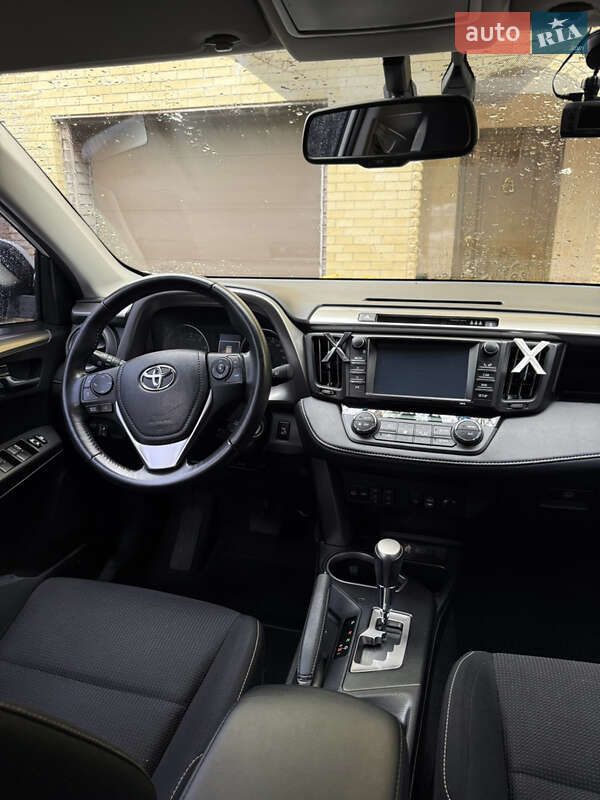 Позашляховик / Кросовер Toyota RAV4 2016 в Харкові