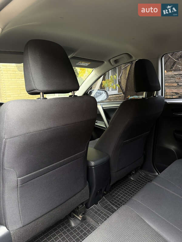 Позашляховик / Кросовер Toyota RAV4 2016 в Харкові