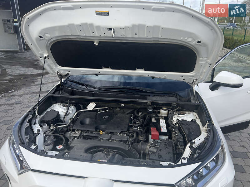 Внедорожник / Кроссовер Toyota RAV4 2019 в Ровно