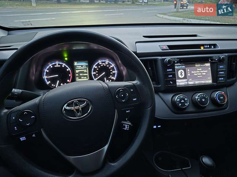 Позашляховик / Кросовер Toyota RAV4 2016 в Дніпрі