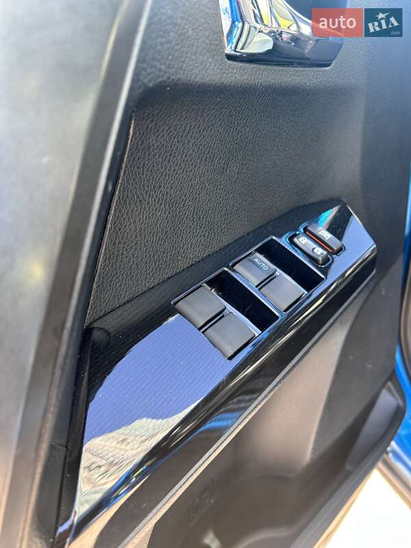 Позашляховик / Кросовер Toyota RAV4 2017 в Харкові