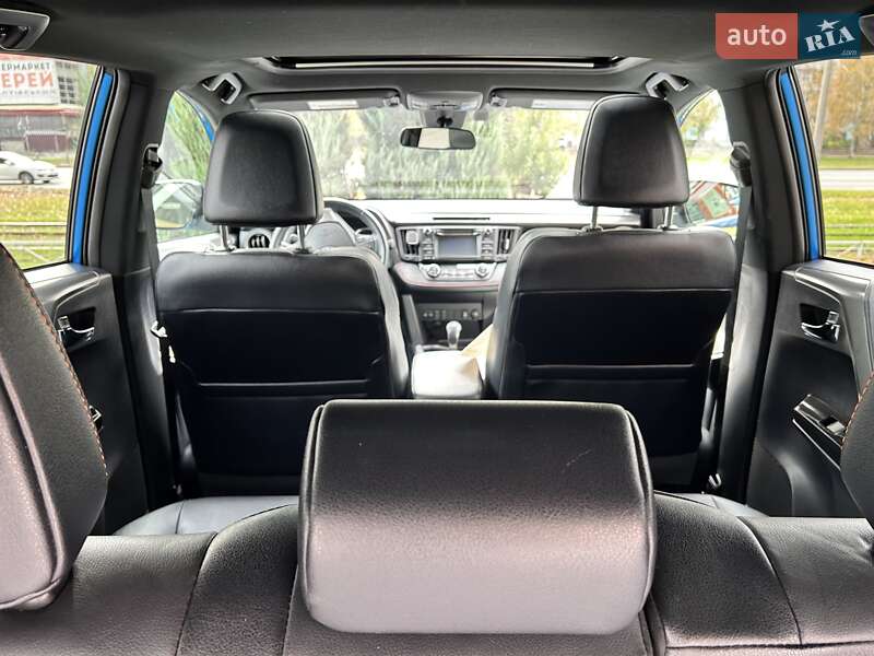 Позашляховик / Кросовер Toyota RAV4 2017 в Харкові