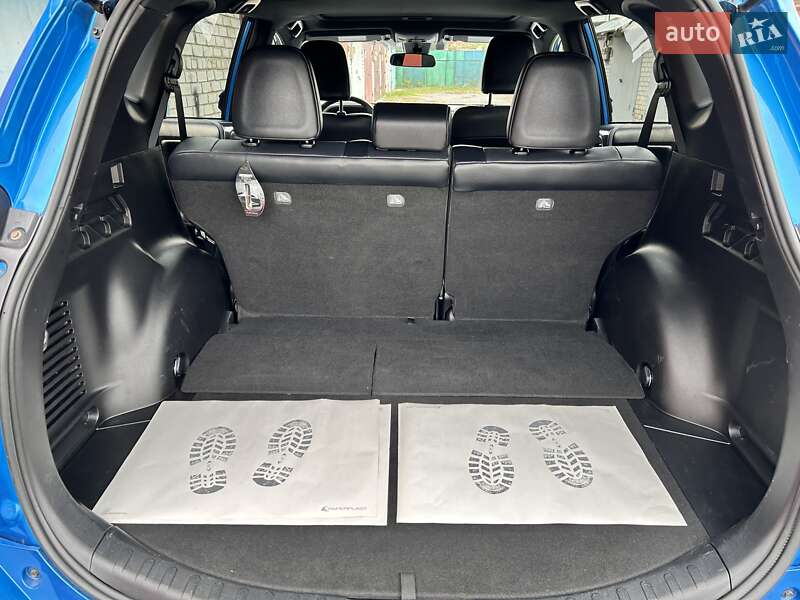 Позашляховик / Кросовер Toyota RAV4 2017 в Харкові