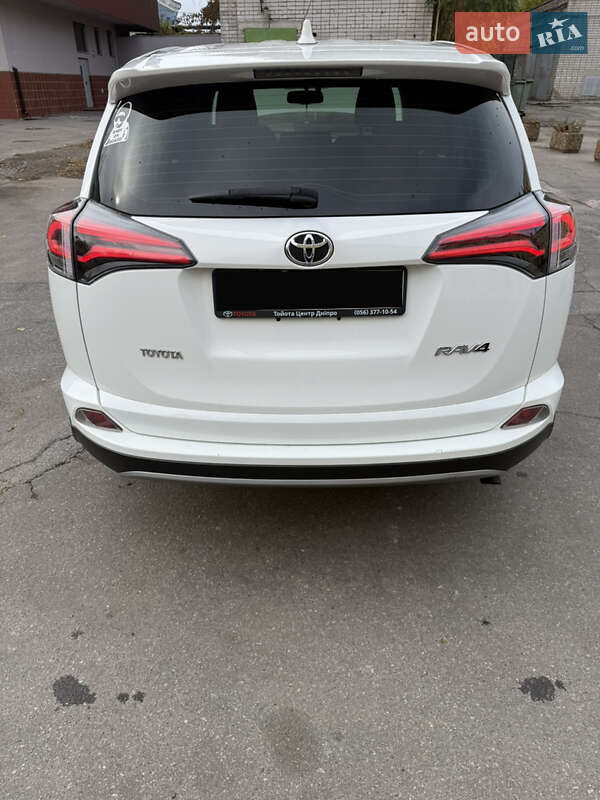 Внедорожник / Кроссовер Toyota RAV4 2017 в Днепре