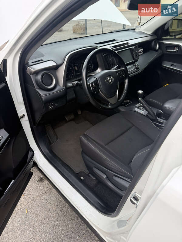Внедорожник / Кроссовер Toyota RAV4 2017 в Днепре