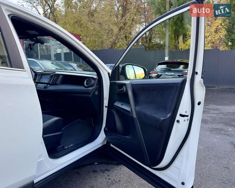 Внедорожник / Кроссовер Toyota RAV4 2016 в Киеве фото 21 Внедорожник / Кроссовер Toyota RAV4 2016 в Киеве