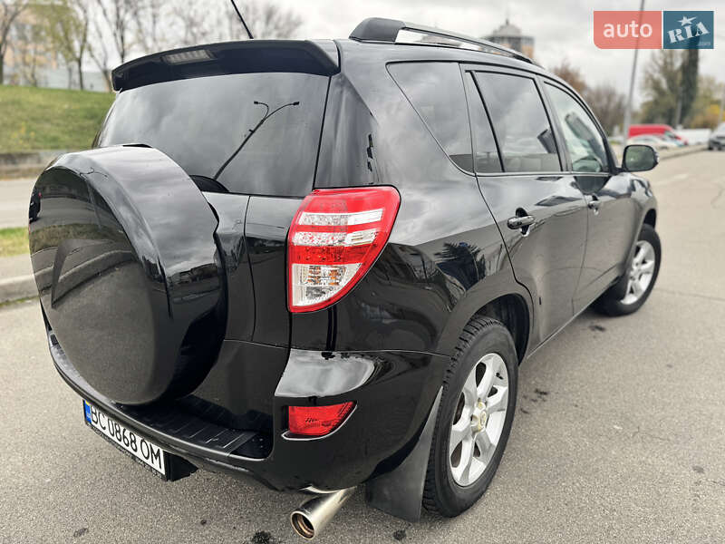 Внедорожник / Кроссовер Toyota RAV4 2011 в Киеве