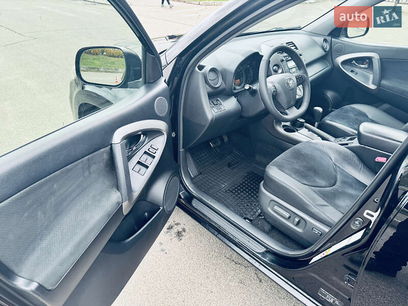 Внедорожник / Кроссовер Toyota RAV4 2011 в Киеве
