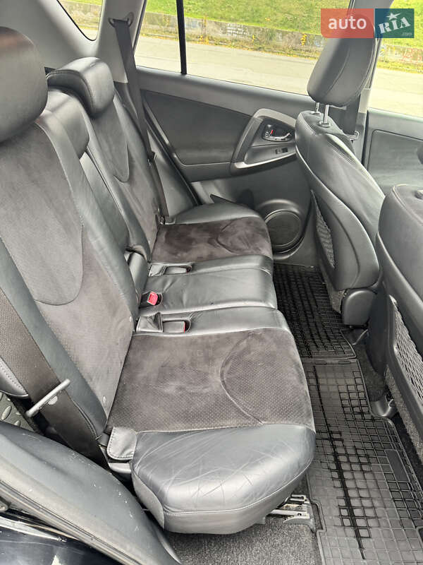 Внедорожник / Кроссовер Toyota RAV4 2011 в Киеве