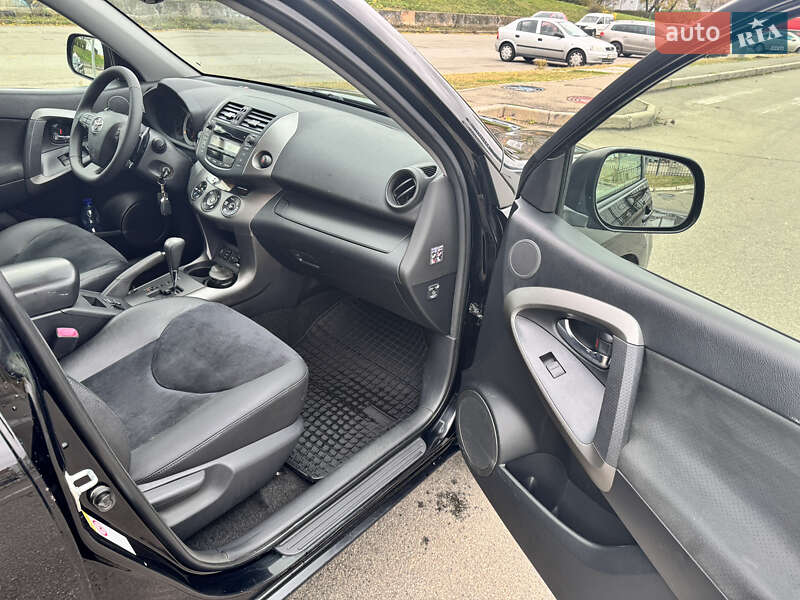 Внедорожник / Кроссовер Toyota RAV4 2011 в Киеве