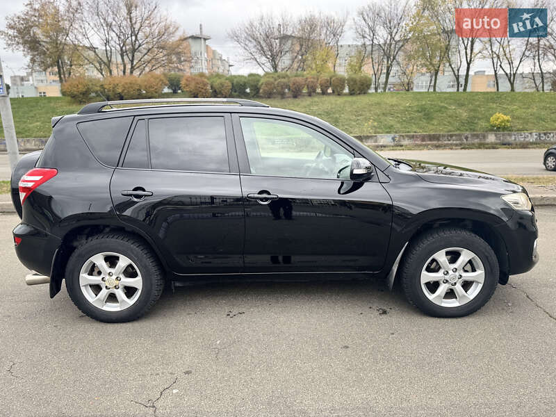 Внедорожник / Кроссовер Toyota RAV4 2011 в Киеве
