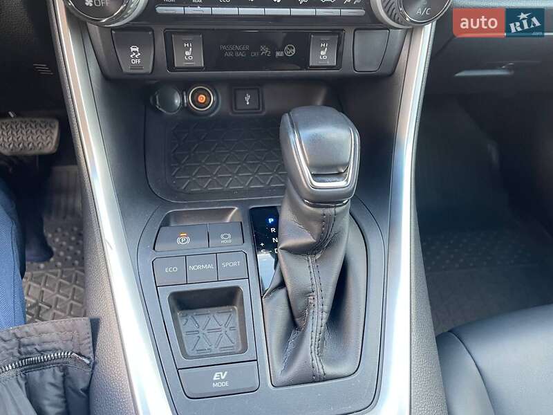 Внедорожник / Кроссовер Toyota RAV4 2020 в Житомире фото 41 Внедорожник / Кроссовер Toyota RAV4 2020 в Житомире