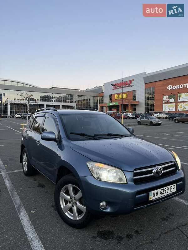 Внедорожник / Кроссовер Toyota RAV4 2008 в Киеве