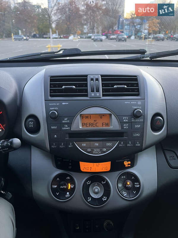 Внедорожник / Кроссовер Toyota RAV4 2008 в Киеве