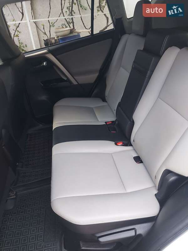 Внедорожник / Кроссовер Toyota RAV4 2016 в Одессе фото 11 Внедорожник / Кроссовер Toyota RAV4 2016 в Одессе