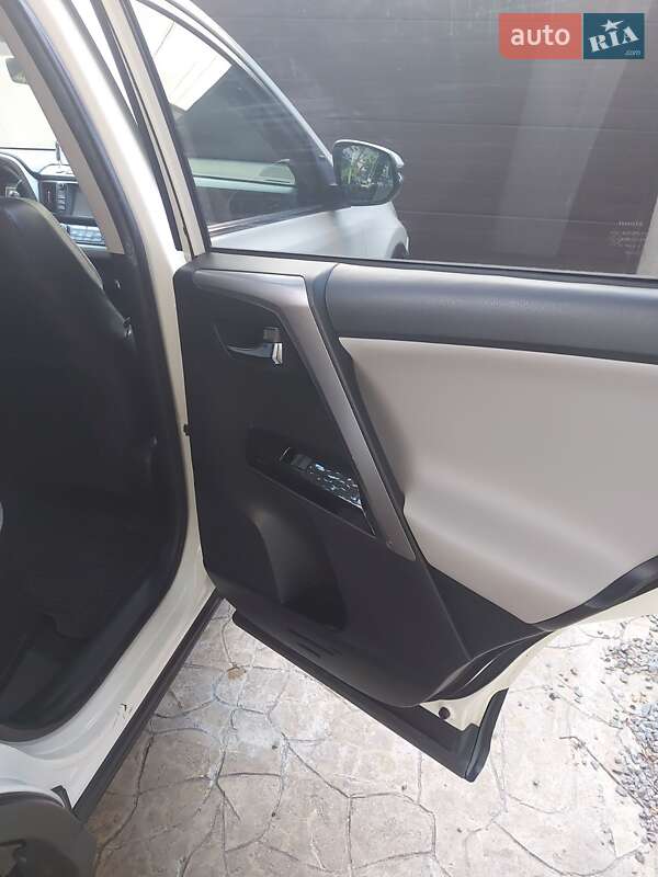 Внедорожник / Кроссовер Toyota RAV4 2016 в Одессе фото 16 Внедорожник / Кроссовер Toyota RAV4 2016 в Одессе