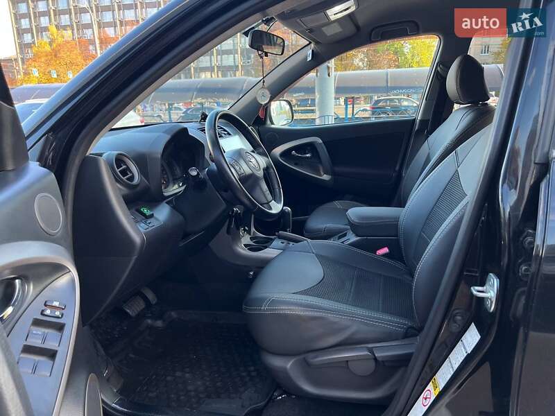 Внедорожник / Кроссовер Toyota RAV4 2008 в Киеве