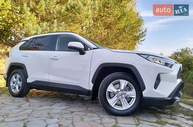 Внедорожник / Кроссовер Toyota RAV4 2022 в Ровно