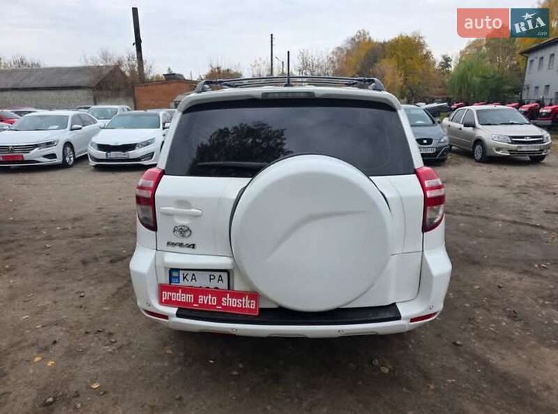 Внедорожник / Кроссовер Toyota RAV4 2012 в Шостке