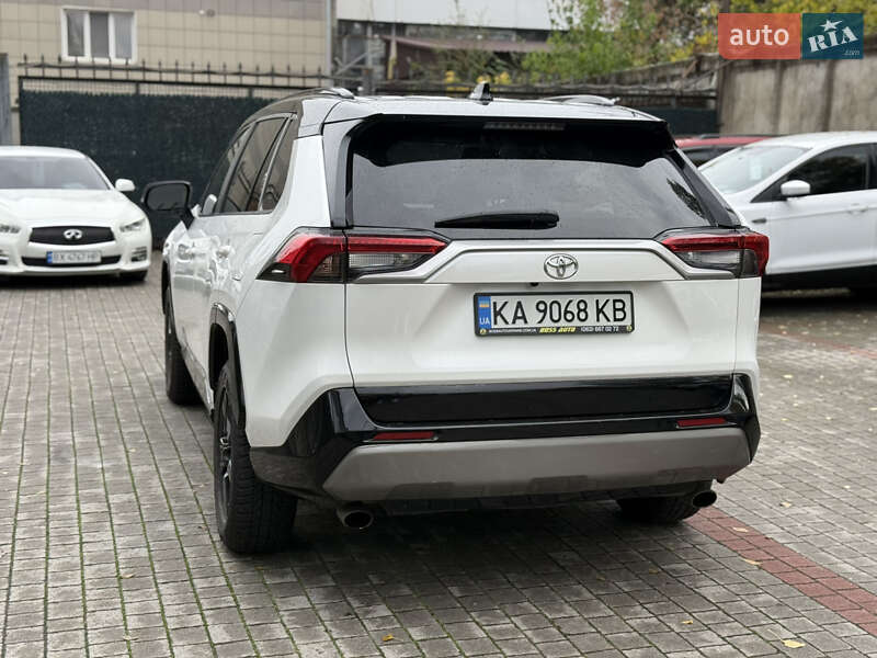 Внедорожник / Кроссовер Toyota RAV4 2019 в Запорожье