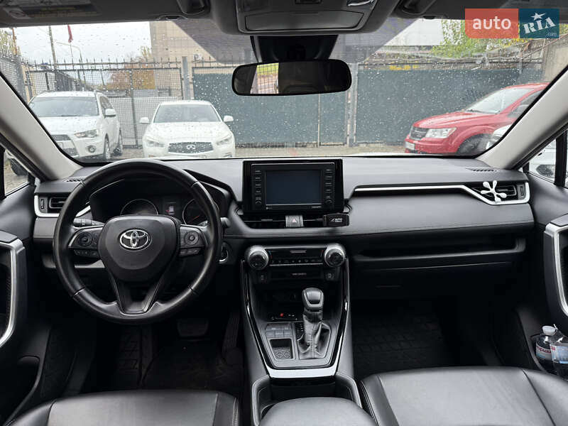 Внедорожник / Кроссовер Toyota RAV4 2019 в Запорожье