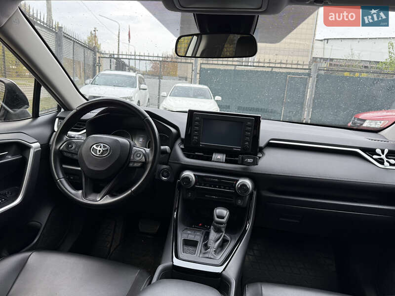 Внедорожник / Кроссовер Toyota RAV4 2019 в Запорожье