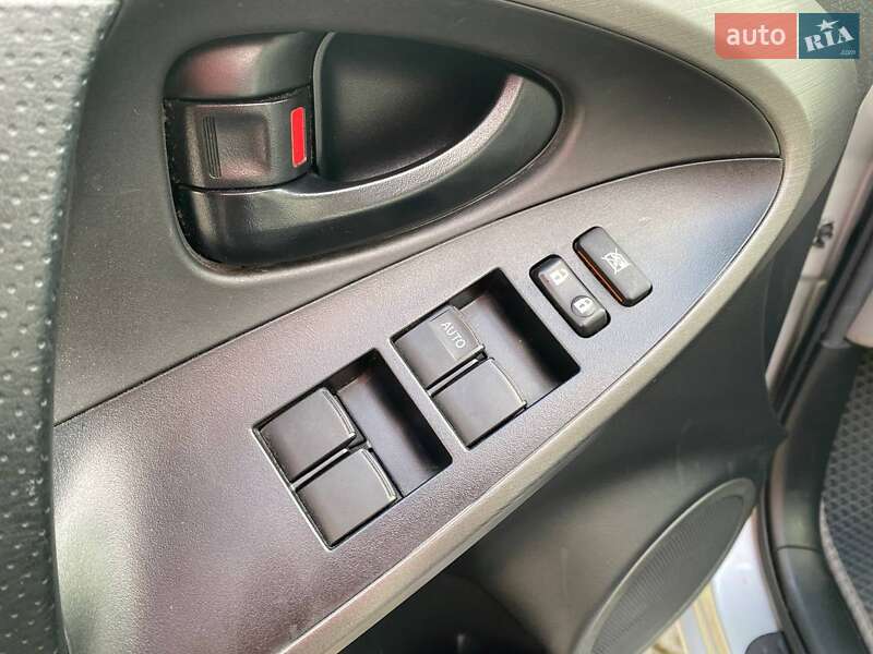 Внедорожник / Кроссовер Toyota RAV4 2012 в Львове