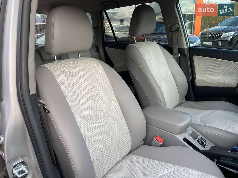 Внедорожник / Кроссовер Toyota RAV4 2012 в Львове