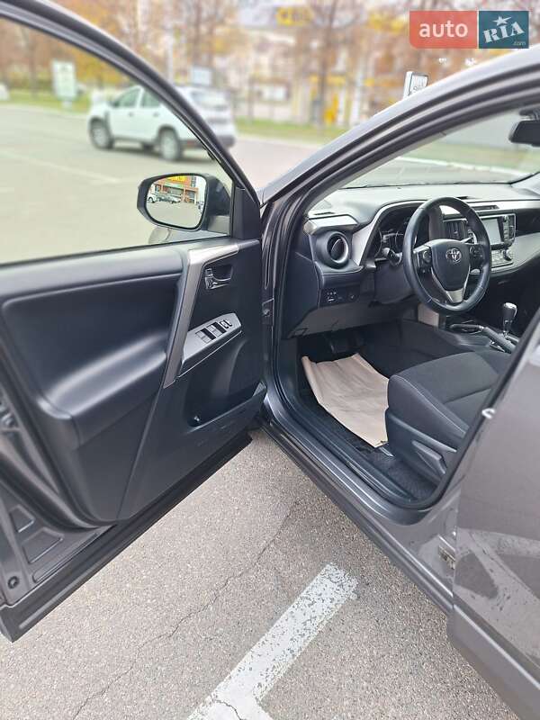 Внедорожник / Кроссовер Toyota RAV4 2018 в Киеве