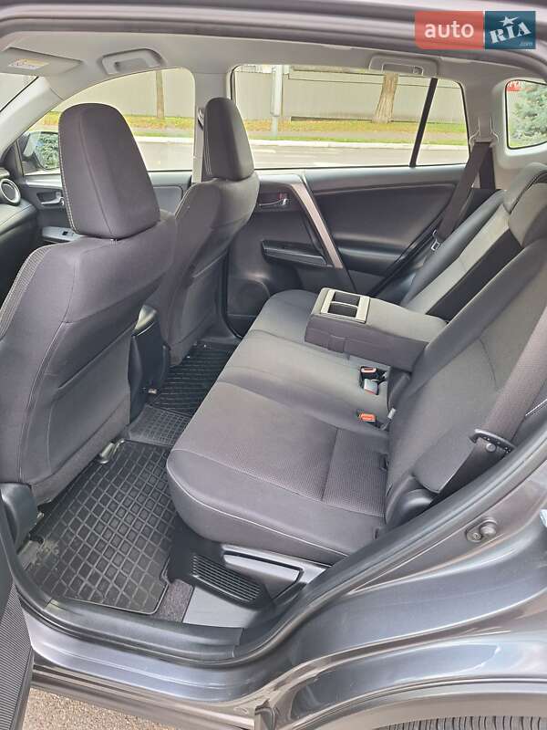 Внедорожник / Кроссовер Toyota RAV4 2018 в Киеве