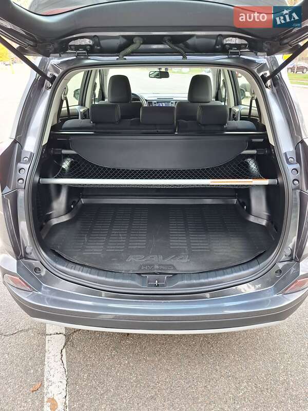 Внедорожник / Кроссовер Toyota RAV4 2018 в Киеве