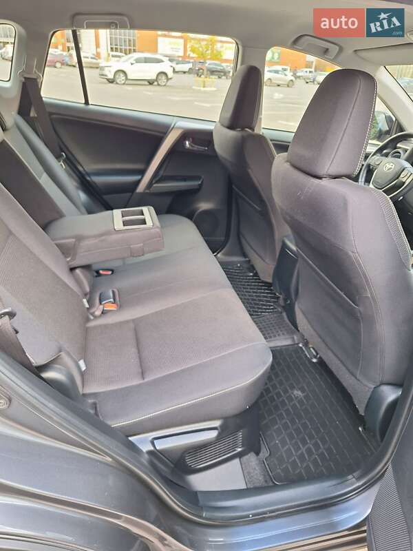 Внедорожник / Кроссовер Toyota RAV4 2018 в Киеве