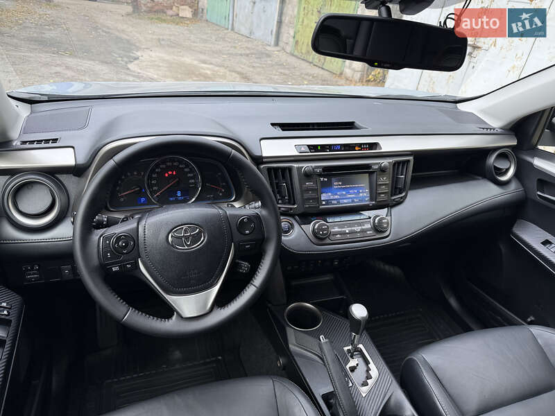 Внедорожник / Кроссовер Toyota RAV4 2015 в Днепре