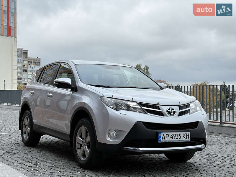 Внедорожник / Кроссовер Toyota RAV4 2015 в Днепре