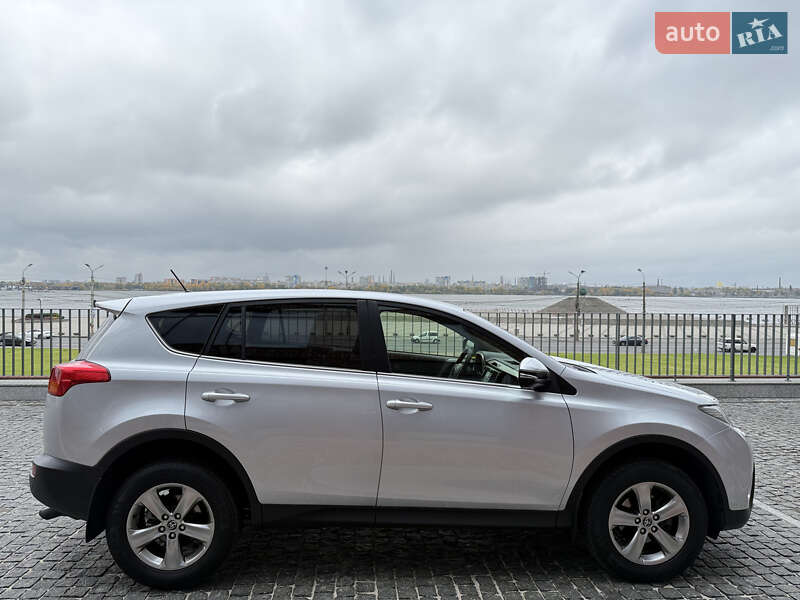 Внедорожник / Кроссовер Toyota RAV4 2015 в Днепре