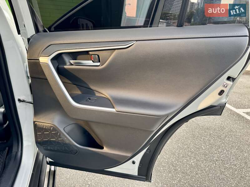 Внедорожник / Кроссовер Toyota RAV4 2019 в Киеве фото 40 Внедорожник / Кроссовер Toyota RAV4 2019 в Киеве