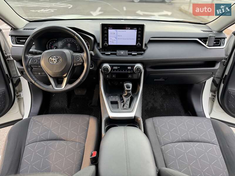 Внедорожник / Кроссовер Toyota RAV4 2019 в Киеве фото 48 Внедорожник / Кроссовер Toyota RAV4 2019 в Киеве