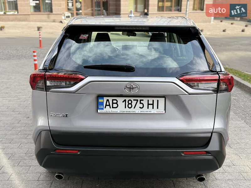 Внедорожник / Кроссовер Toyota RAV4 2019 в Киеве