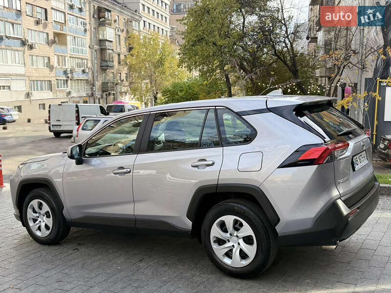 Внедорожник / Кроссовер Toyota RAV4 2019 в Киеве