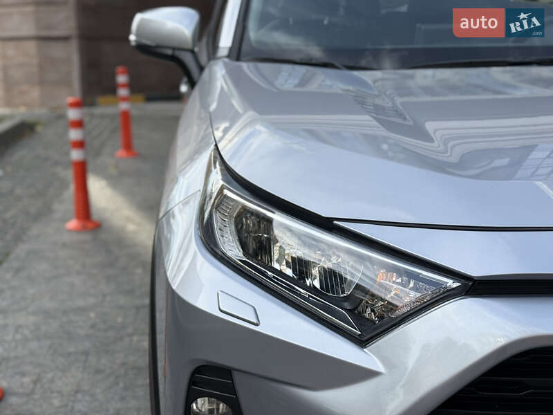 Внедорожник / Кроссовер Toyota RAV4 2019 в Киеве