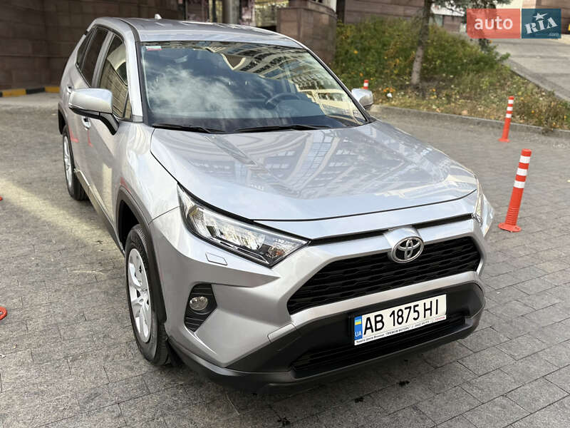 Внедорожник / Кроссовер Toyota RAV4 2019 в Киеве