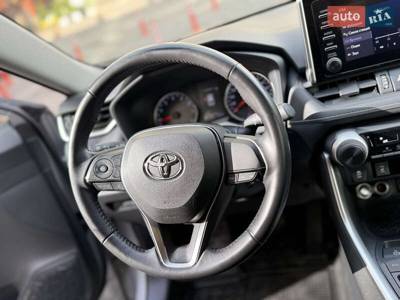 Внедорожник / Кроссовер Toyota RAV4 2019 в Киеве