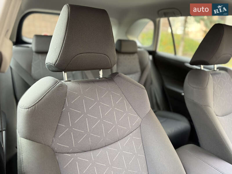 Внедорожник / Кроссовер Toyota RAV4 2019 в Киеве