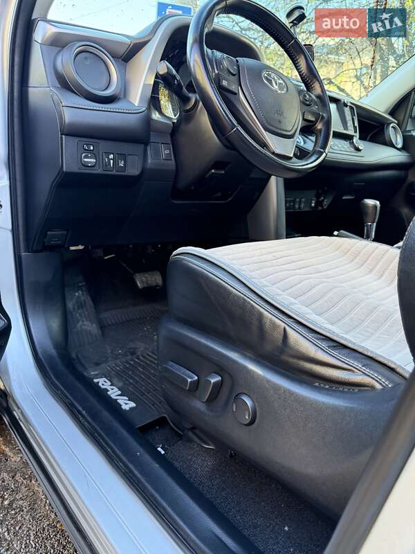 Внедорожник / Кроссовер Toyota RAV4 2016 в Ивано-Франковске