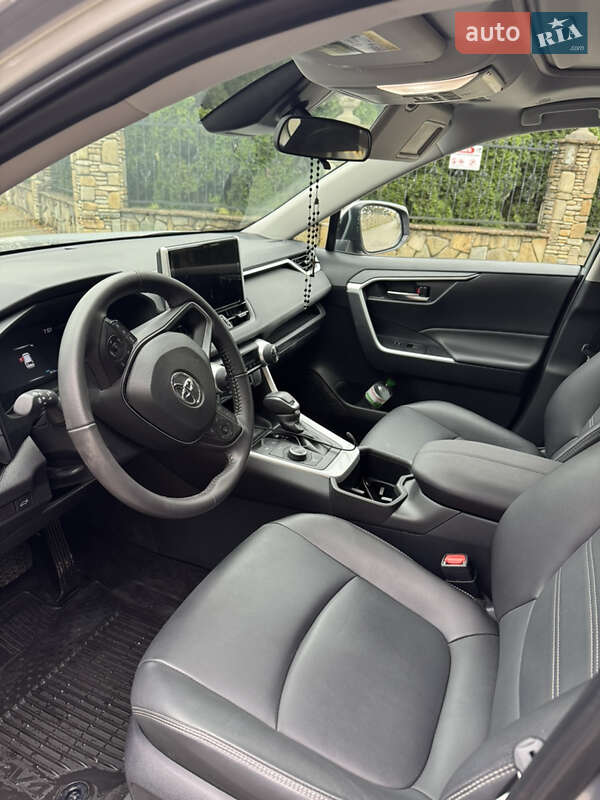 Позашляховик / Кросовер Toyota RAV4 2024 в Надвірній